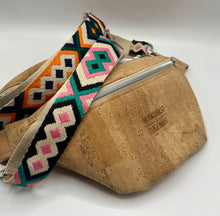 Lade das Bild in den Galerie-Viewer, Bauchtasche Ethno