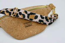 Lade das Bild in den Galerie-Viewer, Bauchtasche pink Leo
