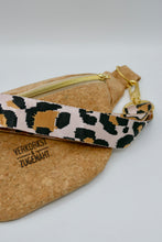 Lade das Bild in den Galerie-Viewer, Bauchtasche pink Leo