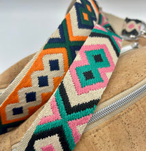 Lade das Bild in den Galerie-Viewer, Bauchtasche Ethno