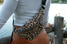 Lade das Bild in den Galerie-Viewer, Bauchtasche Leo