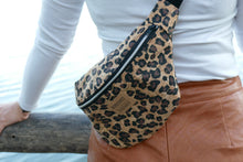 Lade das Bild in den Galerie-Viewer, Bauchtasche Leo