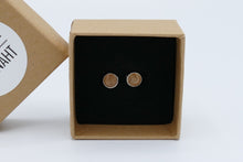 Lade das Bild in den Galerie-Viewer, Kork-Ohrstecker Silber 6mm
